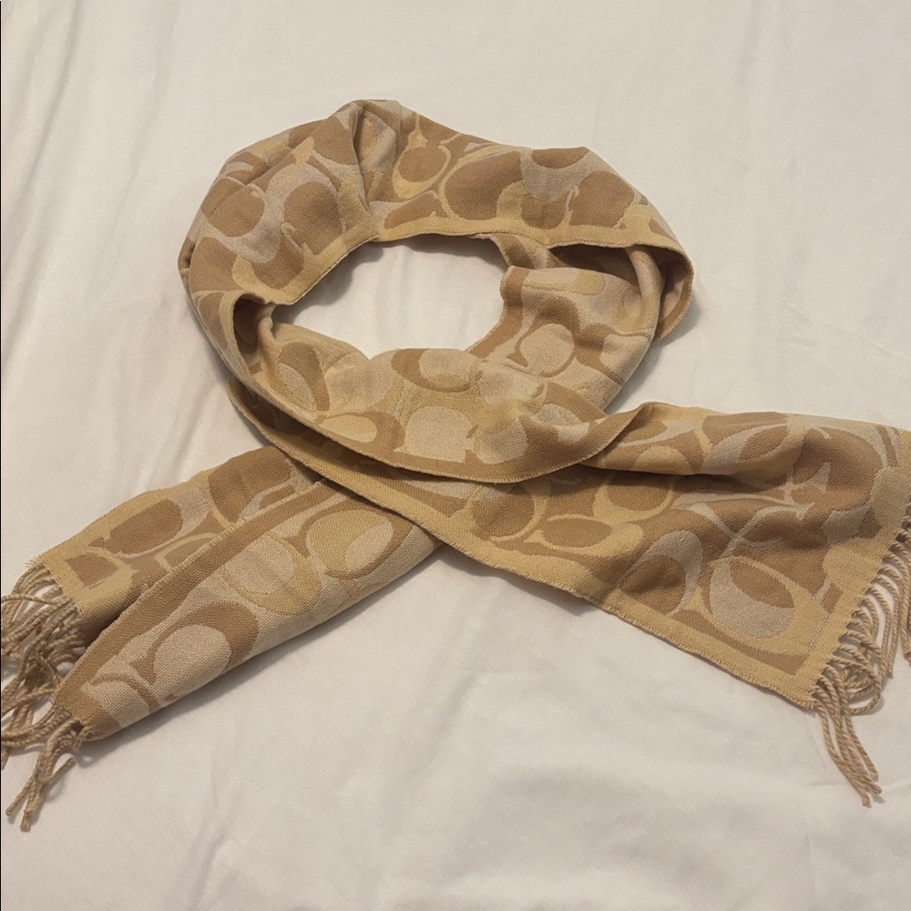 Coach Tan & Cream logo Patterned rectangle fringe scarf 100% Merino wool classic - Picture 3 of 11